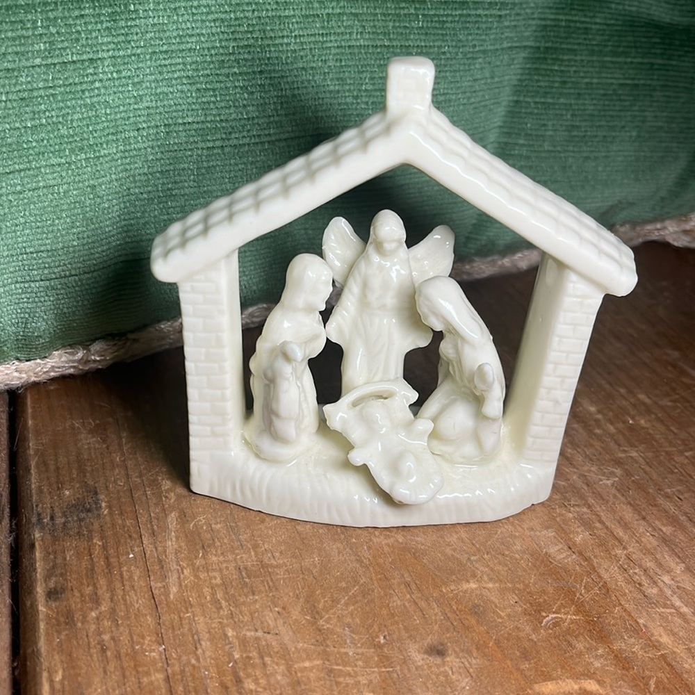 VTG White Porcelain Nativity Scene Christmas Figurine